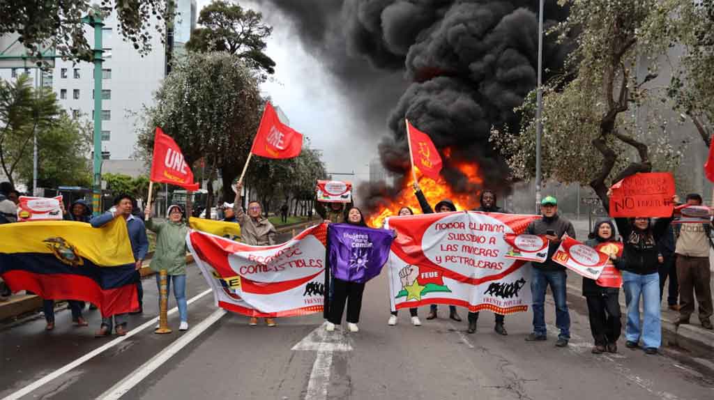 Calles bloqueadas en Ecuador en protesta contra alza de gasolina