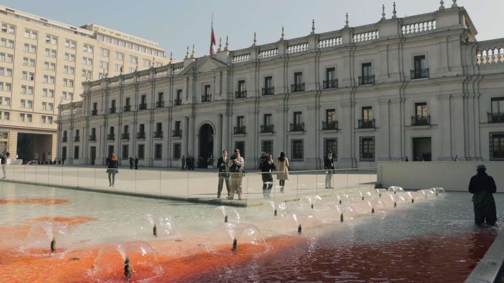 Por Marcel Garcés Muñoz: LA MONEDA DIVIDE A CHILE ENTRE “PATRIOTAS” Y “ANTIPATRIOTAS”