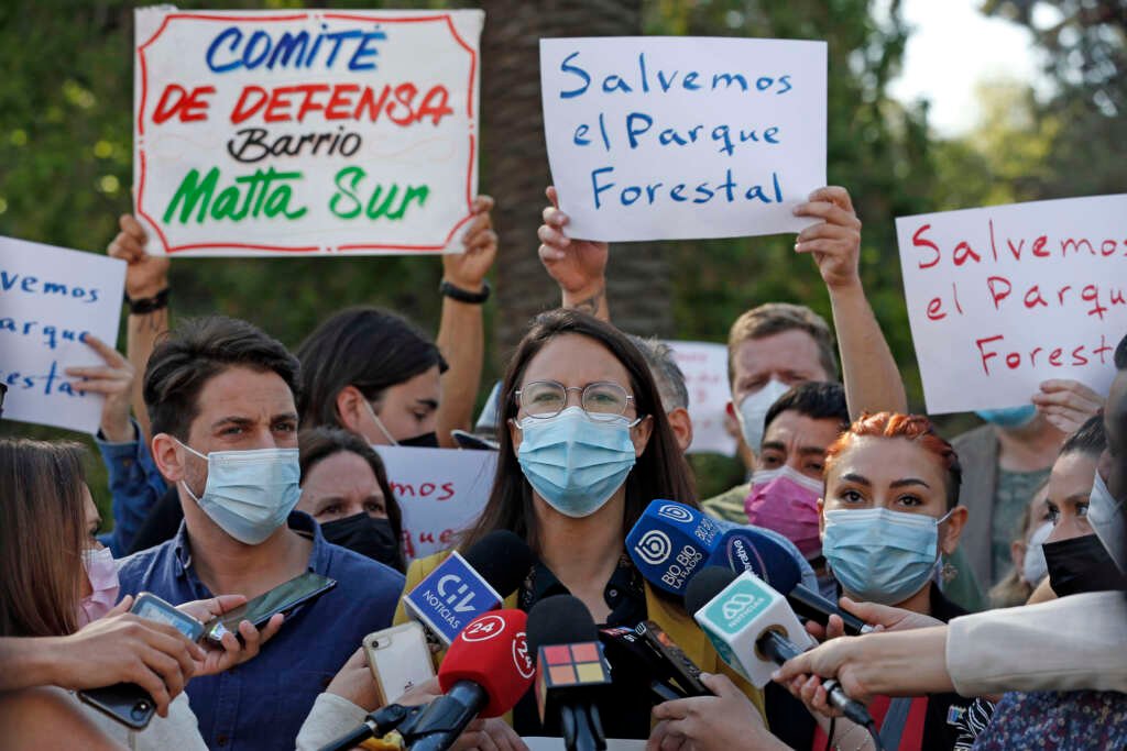 Alcaldesa Hassler y concejales apoyan a vecinos en la defensa del Parque Forestal