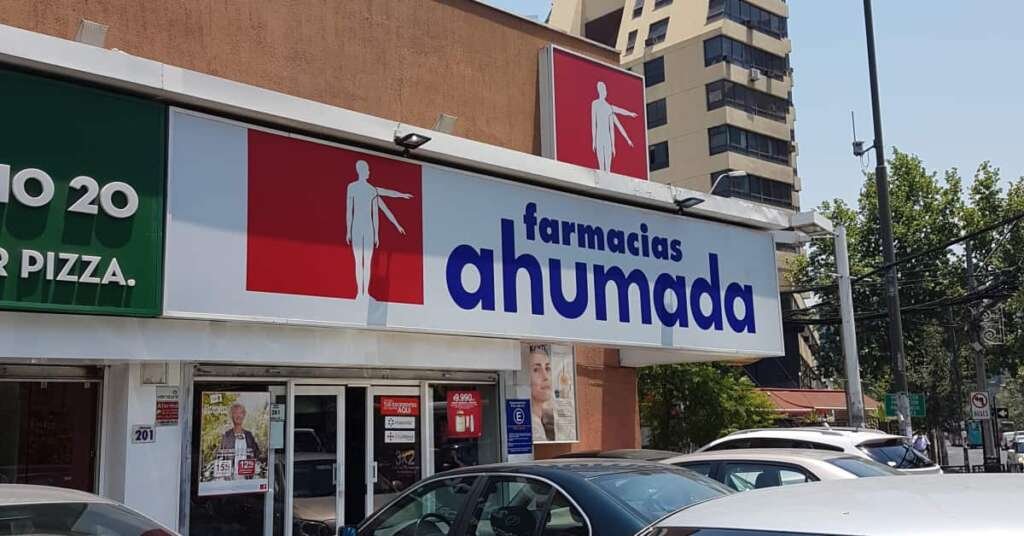 Farmacias Ahumada: Químicos Farmacéuticos votarán huelga que obligaría a cerrar el 89% de los locales de la cadena