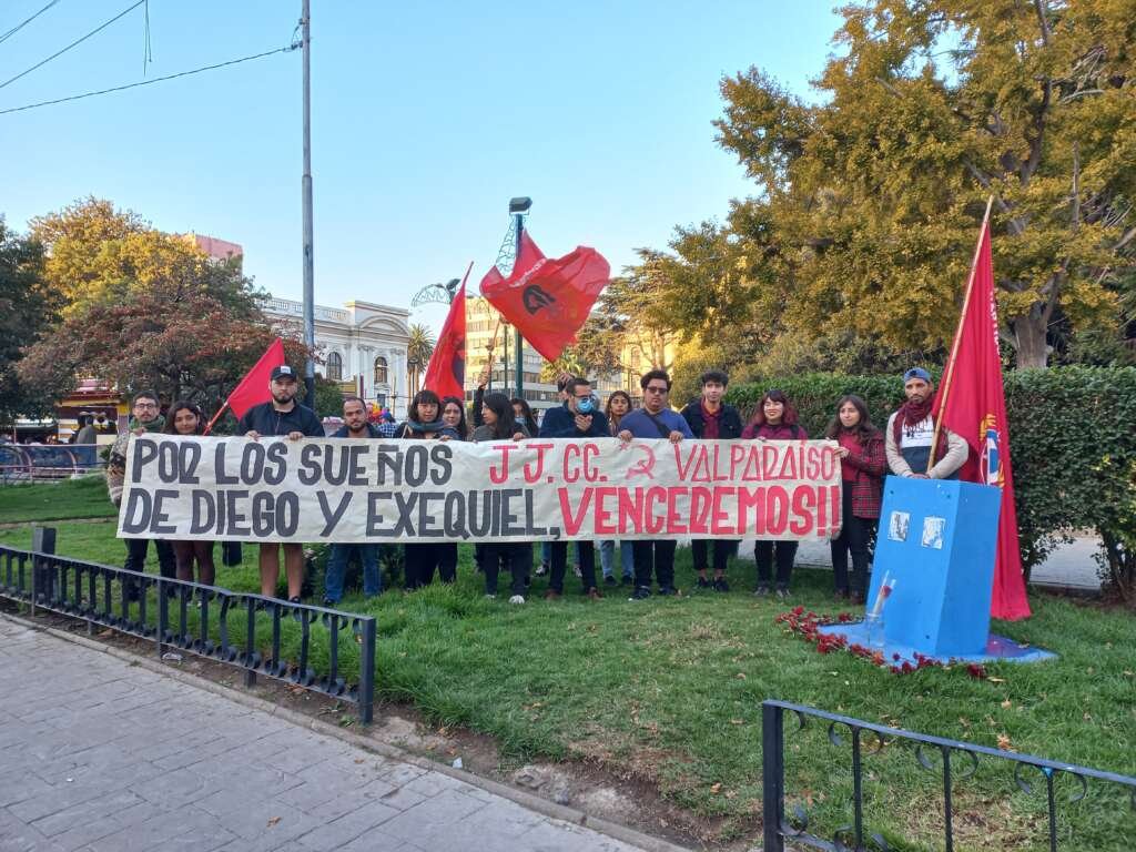 A 7 años del asesinato de Diego Guzmán y Exequiel Borvarán realizan conmemoración en la Plaza Victoria