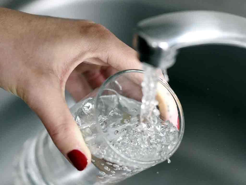 Anuncian aumento de tarifas de agua potable en Chile