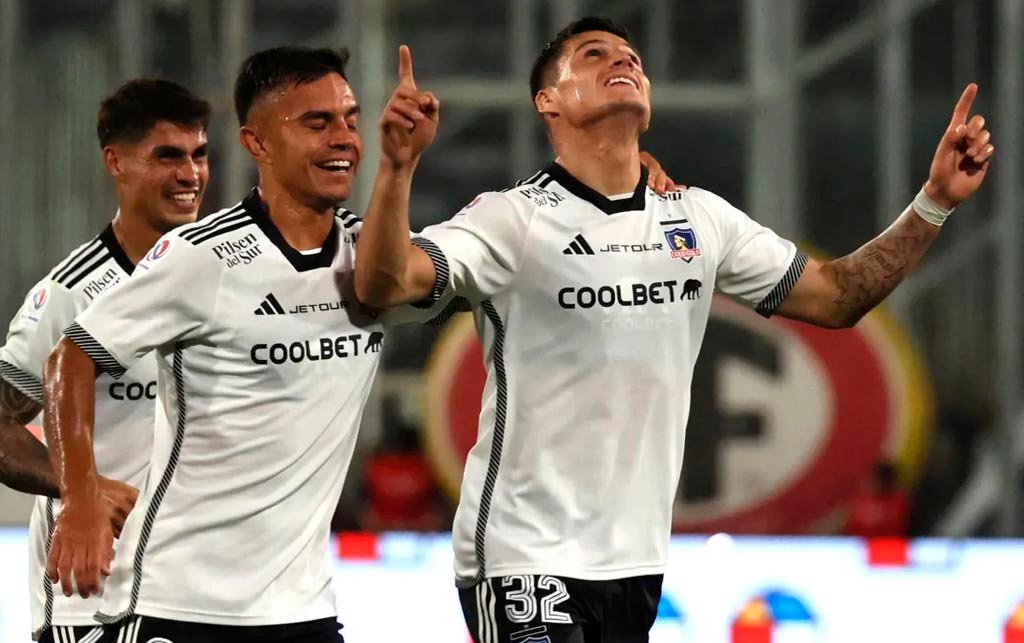 Colo Colo goleó y escaló posiciones en torneo chileno de fútbol