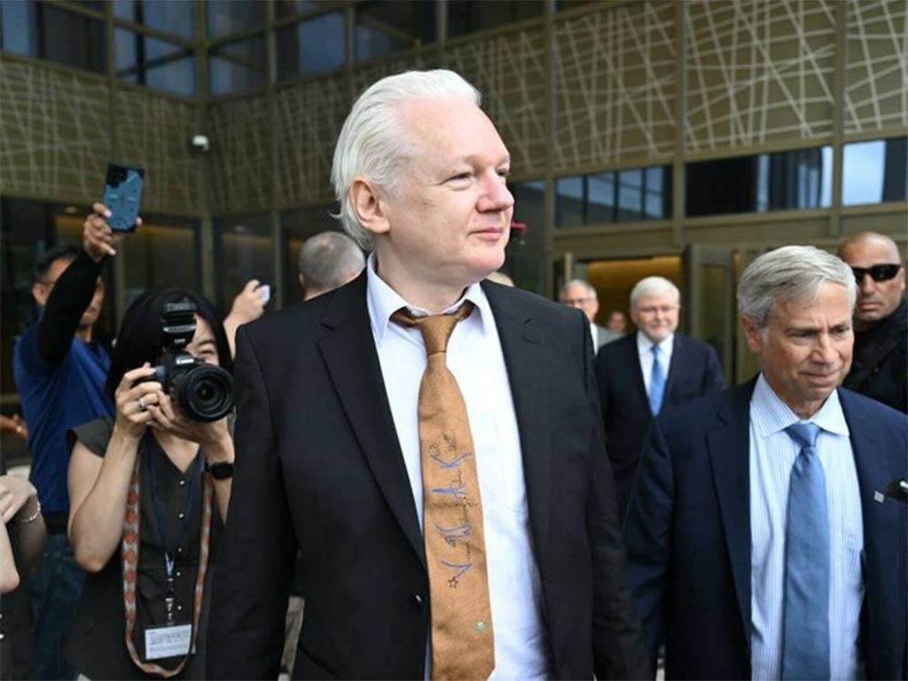 Julian Assange libre tras comparecer y sellar acuerdo de culpabilidad