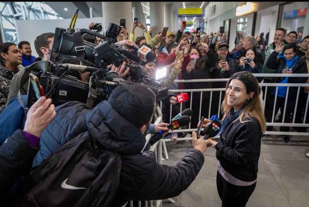 Campeona olímpica Francisca Crovetto regresó a Chile