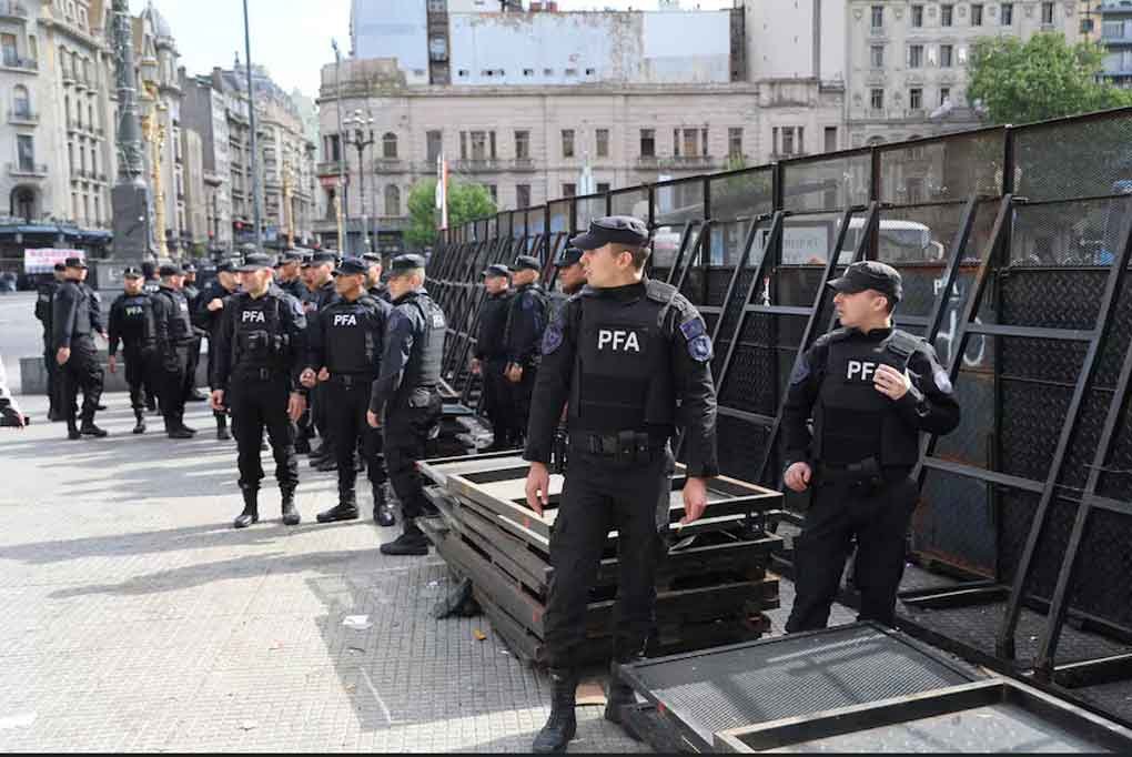 Despliegan operativo policial en alrededores de Congreso argentino