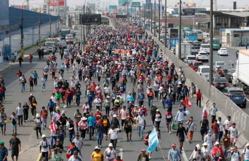 Transportistas y otras organizaciones alistan más protestas en Perú