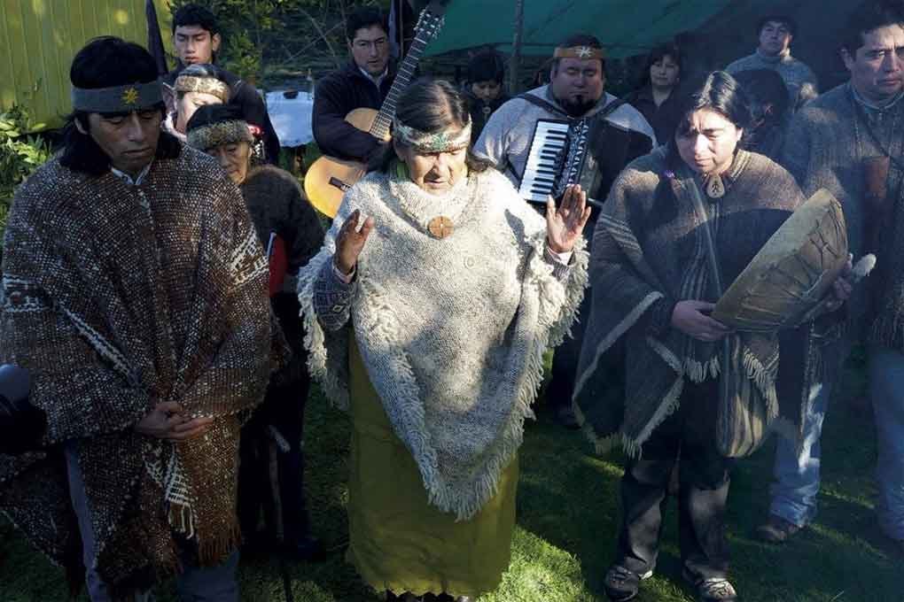 Lamentan en Chile muerte de reconocida líder espiritual indígena