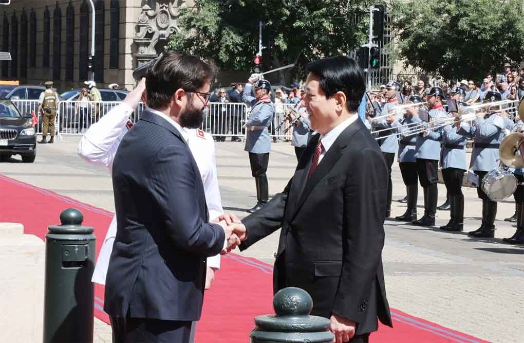 Presidente de Chile recibió con honores a su homólogo de Vietnam