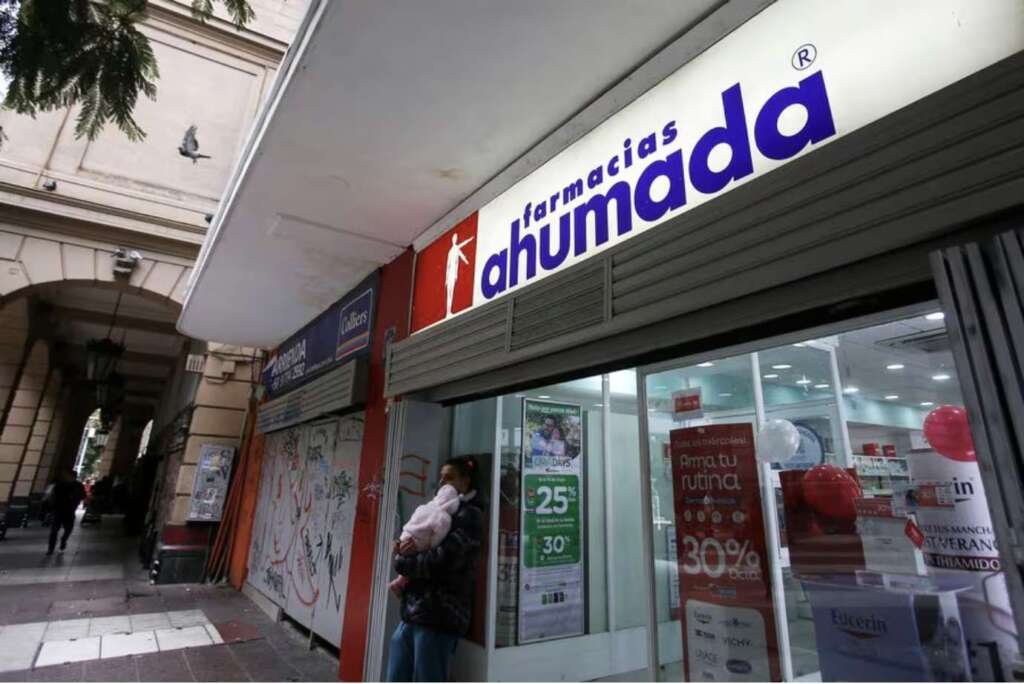 Empresariado chileno bajo la lupa: Trabajadores de Farmacias Ahumada denuncian retrocesos laborales tras cambio de dueños